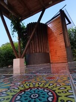 Vila panorâmica | Banheiro | Chuveiro, toalhas de banho, sabonete, shampoo