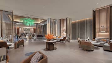 2 bars/lounges