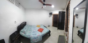Standard Double Room Single Use | Iron/ironing board, free WiFi, bed sheets - HOSTAL EL BALCONCITO (Cartagena)