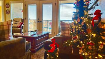 Smart TV, DVD player, table tennis, books