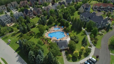 Chalet rentals in Snowbridge Commu Pool