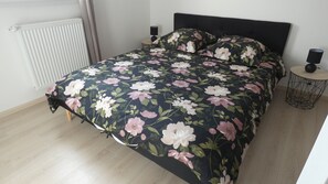 3 bedrooms, bed sheets