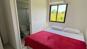 2 quartos, ferros/tábuas de passar roupa, roupa de cama