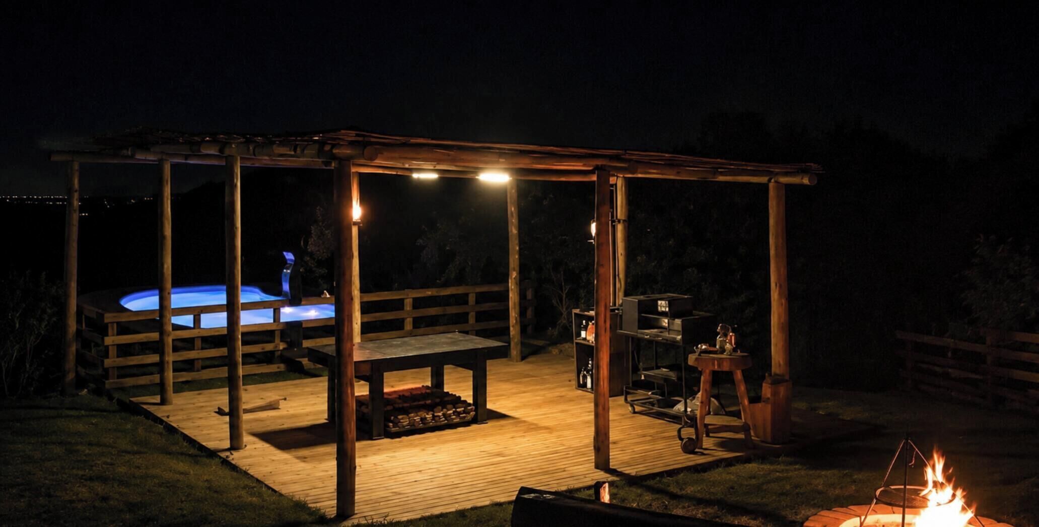 Voorkant accommodatie - avond/nacht