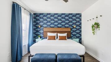 8 bedrooms, desk, iron/ironing board, travel cot