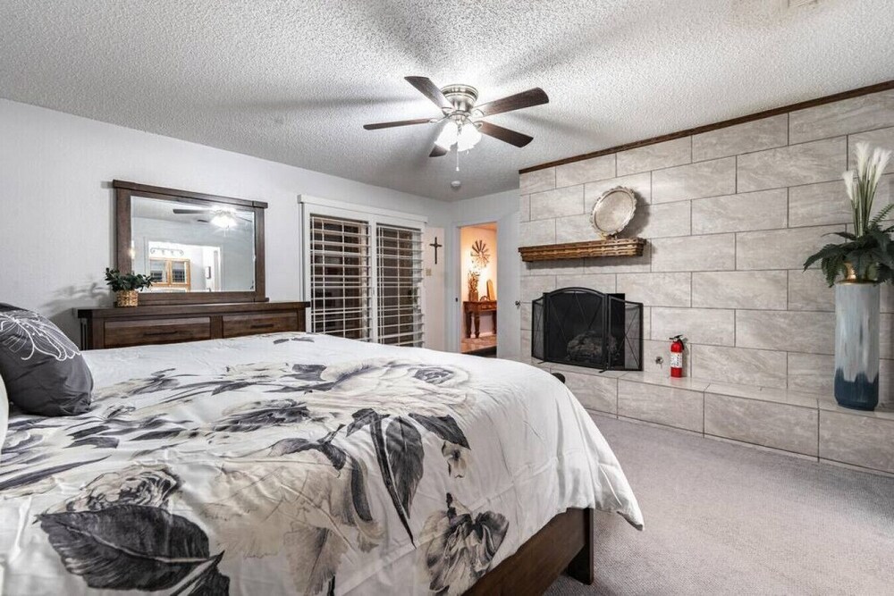 The Fairview 3BR/2BA Pool & Hot Tub Central Lubbock Vrbo