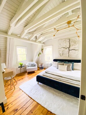 2 bedrooms, desk, iron/ironing board, travel crib