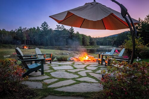 LUXURY - 2 Sauna - Hot Tub - Gym - Fireplace - Roman Bath 
Private Lake Views