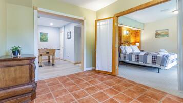 7 habitaciones, escritorio, tabla de planchar con plancha y wifi gratis