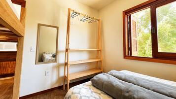 1 bedroom, premium bedding, desk, free WiFi