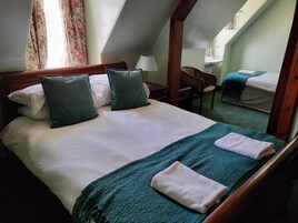 Family Triple Room | Free WiFi