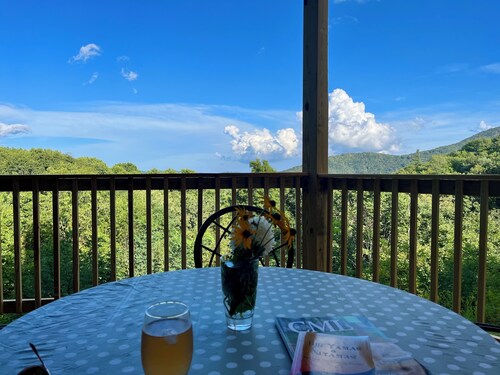 Wow Views! Right in the middle of everything! Otter Falls & Hawks Nest next door