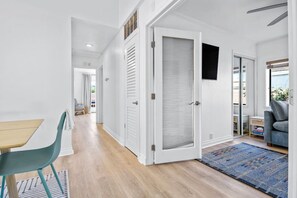 Interior - The Bungalow: Salt Water Pool, Spa, Palm Springs Vibes (Palm Springs)