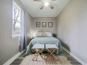1 habitación, escritorio, tabla de planchar con plancha y wifi gratis