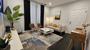 Smart TV, videojuegos, reproductor de DVD y tenis de mesa