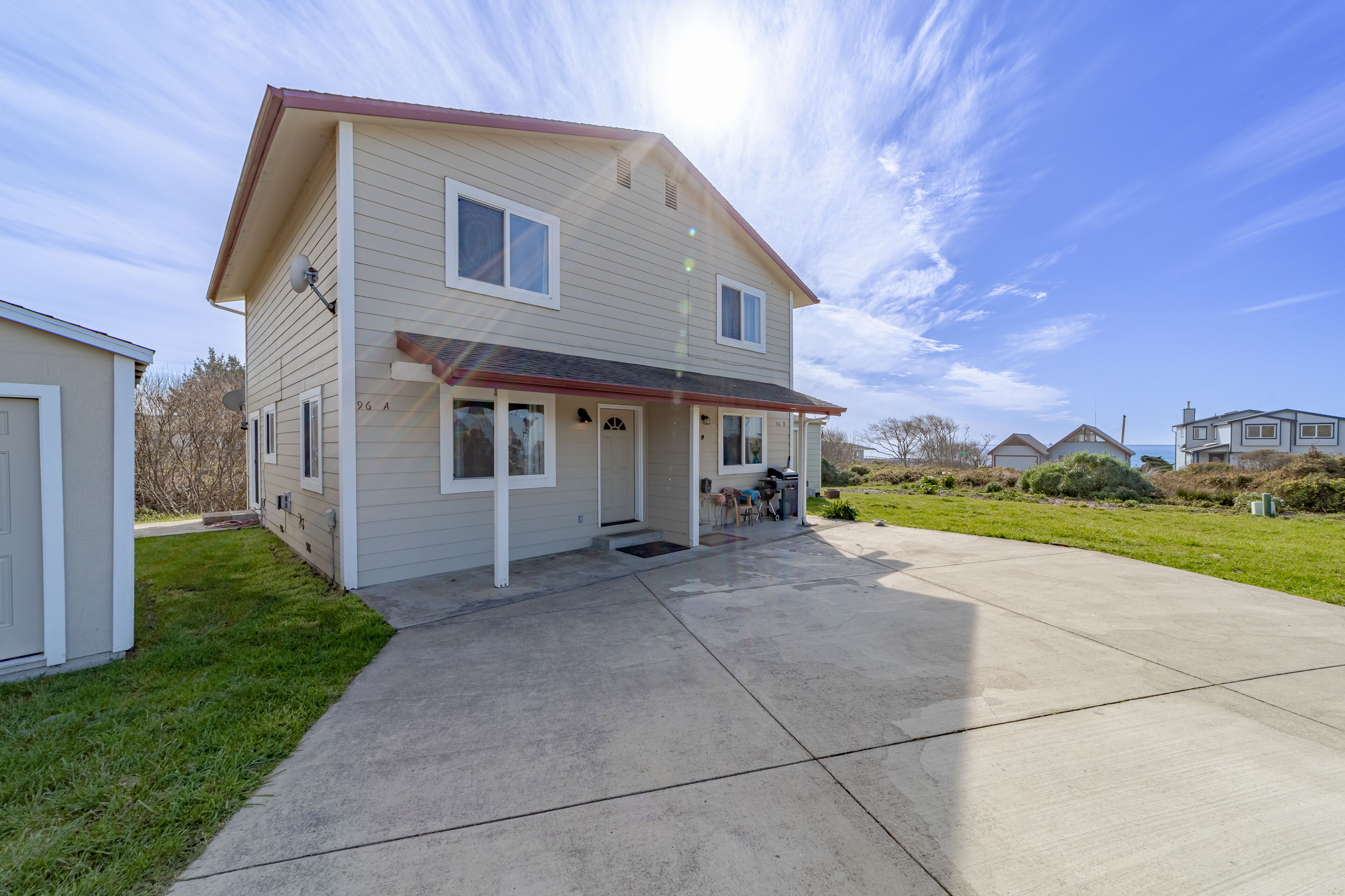 Delightful duplex close to restaurants, beaches, golf, and hiking trails