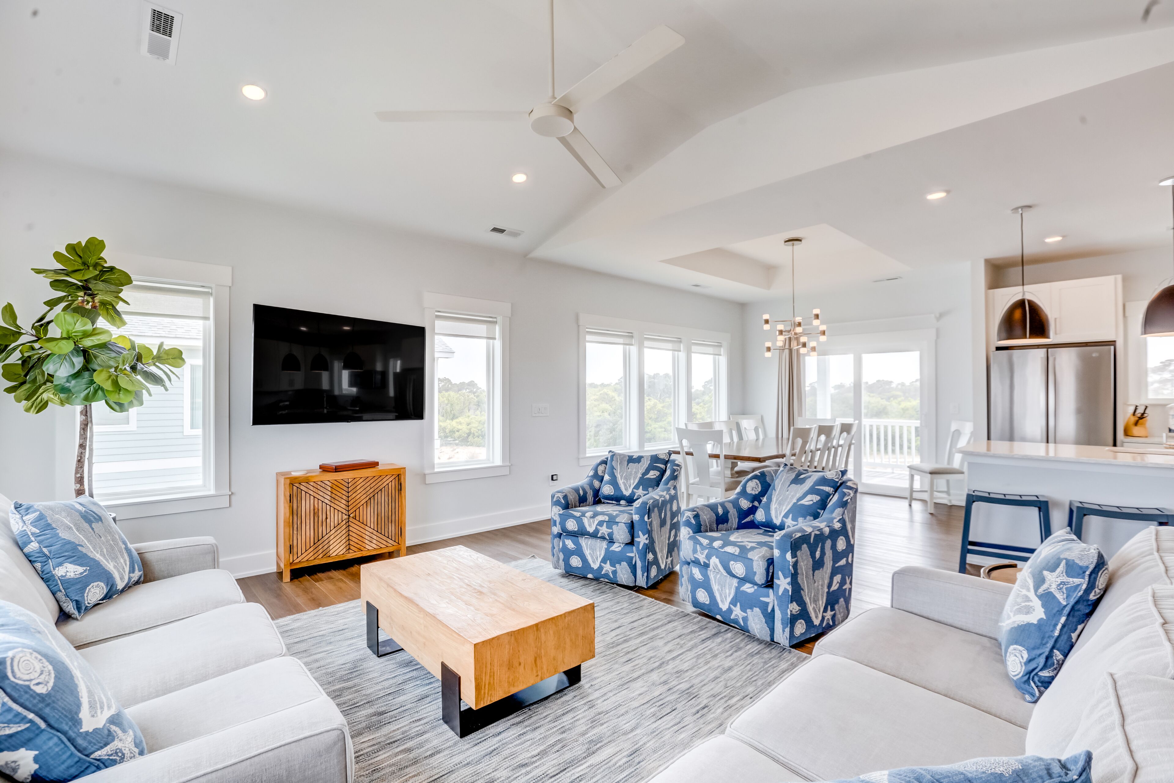 Large, dog-friendly home close to the beach with pool, hot tub, & washer/dryer