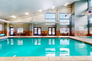 Alberca techada y alberca climatizada