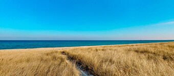 Dog-friendly bay view cottage with a furnished porch, washer/dryer, & roof deck