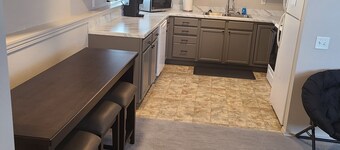 single/multi family 4 bed 2 bath 2 garage