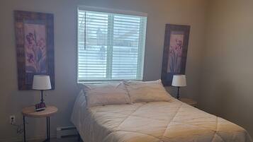 4 bedrooms, iron/ironing board, WiFi, bed sheets