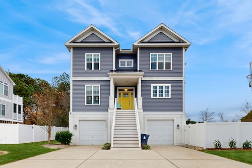 The Sanctuary home near the beach with private pool, pond views, grill, porch