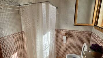 Dusche, Handtücher, Seife, Shampoo