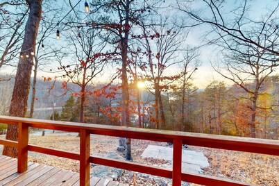 Beautiful cabin in quiet location with lake views, firepit, grill, washer/dryer