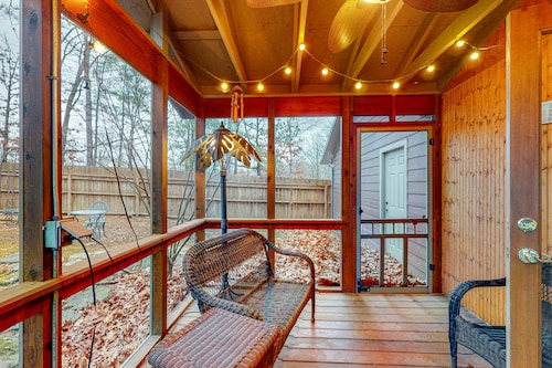 Beautiful home close to marina with Beaver Lake views & fireplace