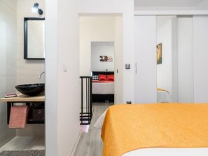 2 soverom, strykejern/-brett, internettilgang og sengetøy