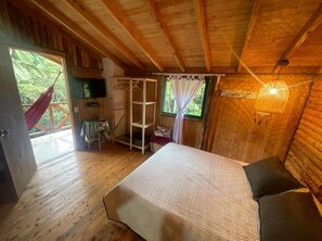 1 bedroom, desk, free WiFi, bed sheets