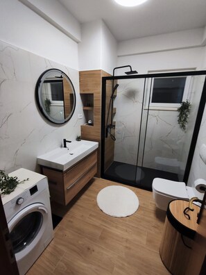 Bathtub, hair dryer, towels