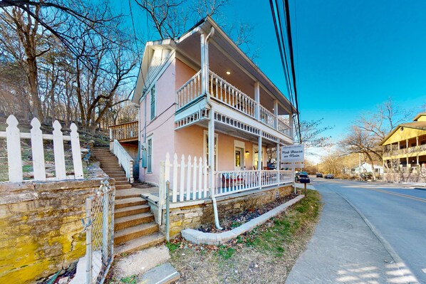 المنشأة من الخارج