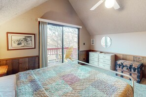 4 bedrooms, iron/ironing board, Internet, bed sheets
