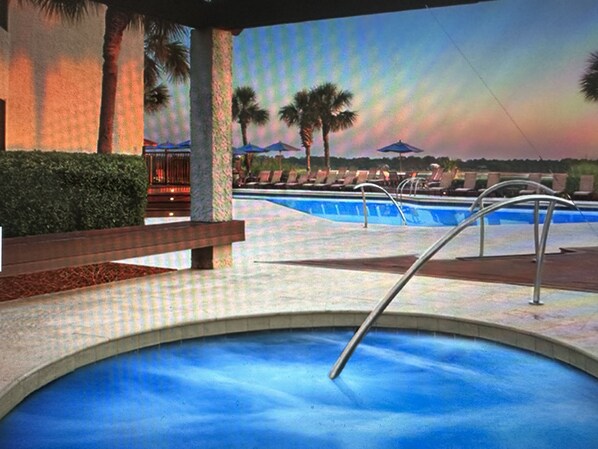 室外游泳池，恒温泳池