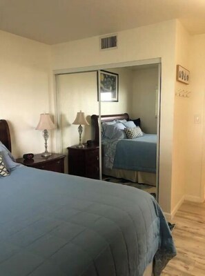 4 bedrooms, desk, iron/ironing board, travel cot