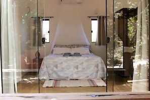 Egyptian cotton sheets, premium bedding, minibar, individually decorated