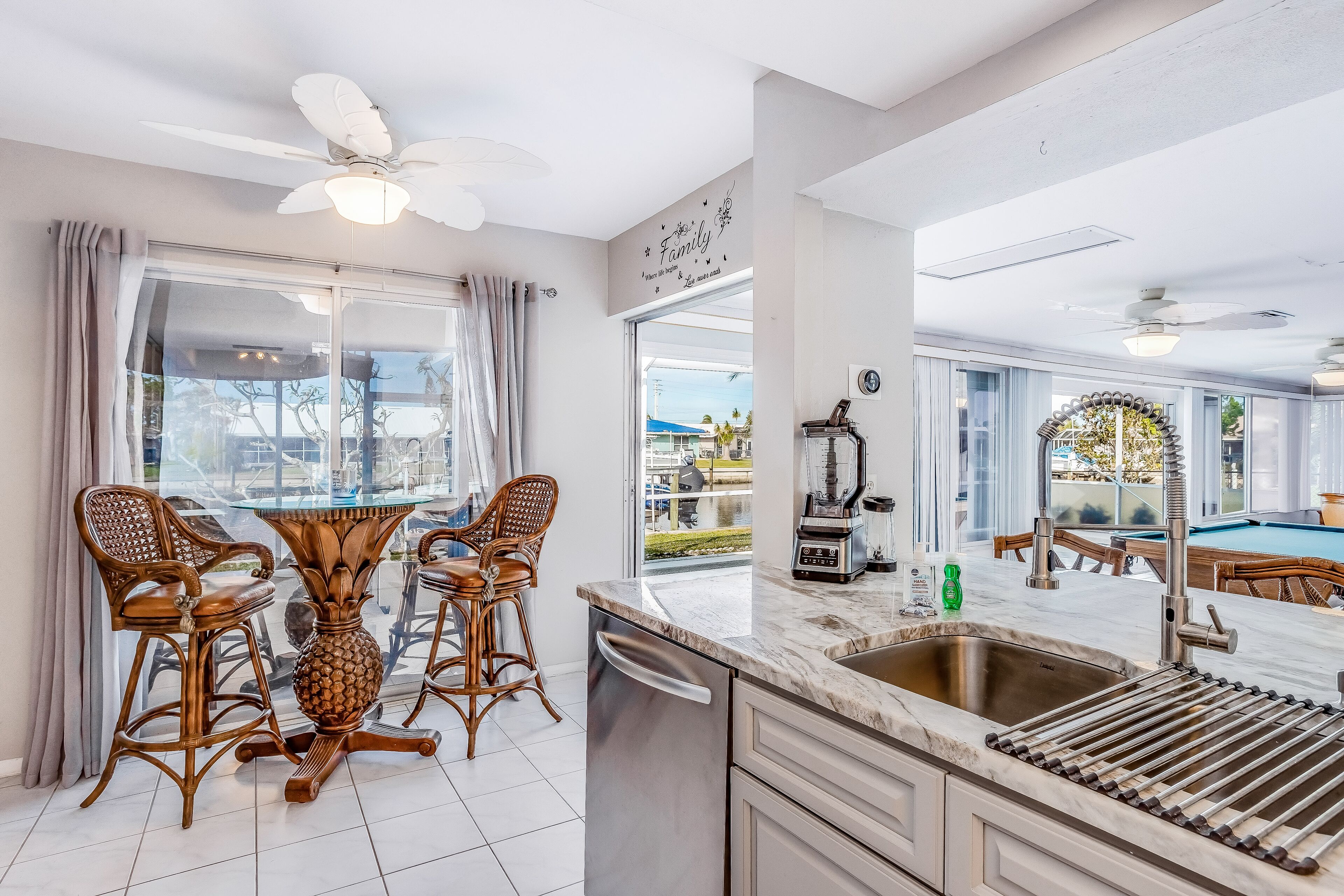 المنشأة من الداخل