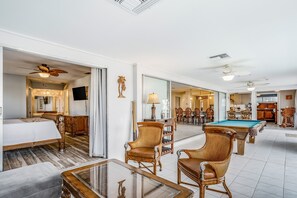 3 quartos, acesso à internet, roupa de cama