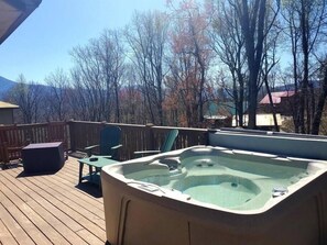 Outdoor spa tub - Above it All, New Hot Tub - luxury and nature. (Gatlinburg)