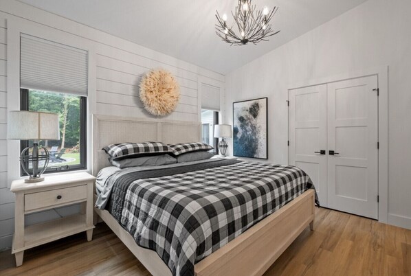 Desk, iron/ironing board, travel cot, WiFi