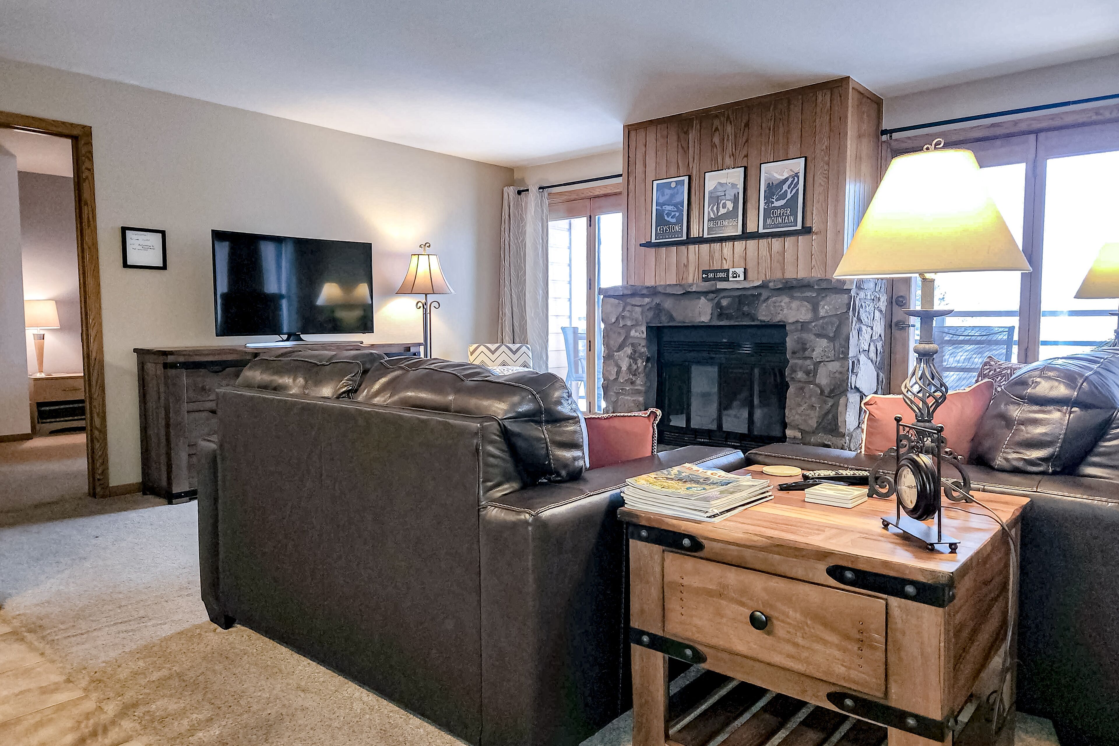 Inviting mountain-view condo with balcony & washer/dryer, near skiing