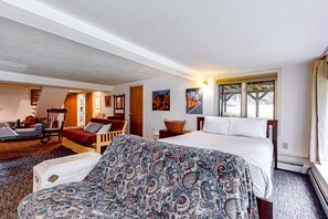3 bedrooms, iron/ironing board, Internet, bed sheets