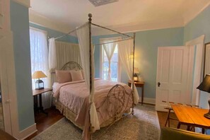 2 多间卧室、办公桌、熨斗/熨衣板、WiFi