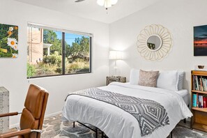 3 bedrooms, desk, iron/ironing board, WiFi