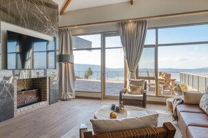 Ropa de cama de alta calidad, minibar, caja fuerte