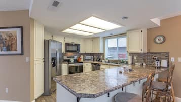 KylskÄp, mikrovÄgsugn, ugn och spishÀll