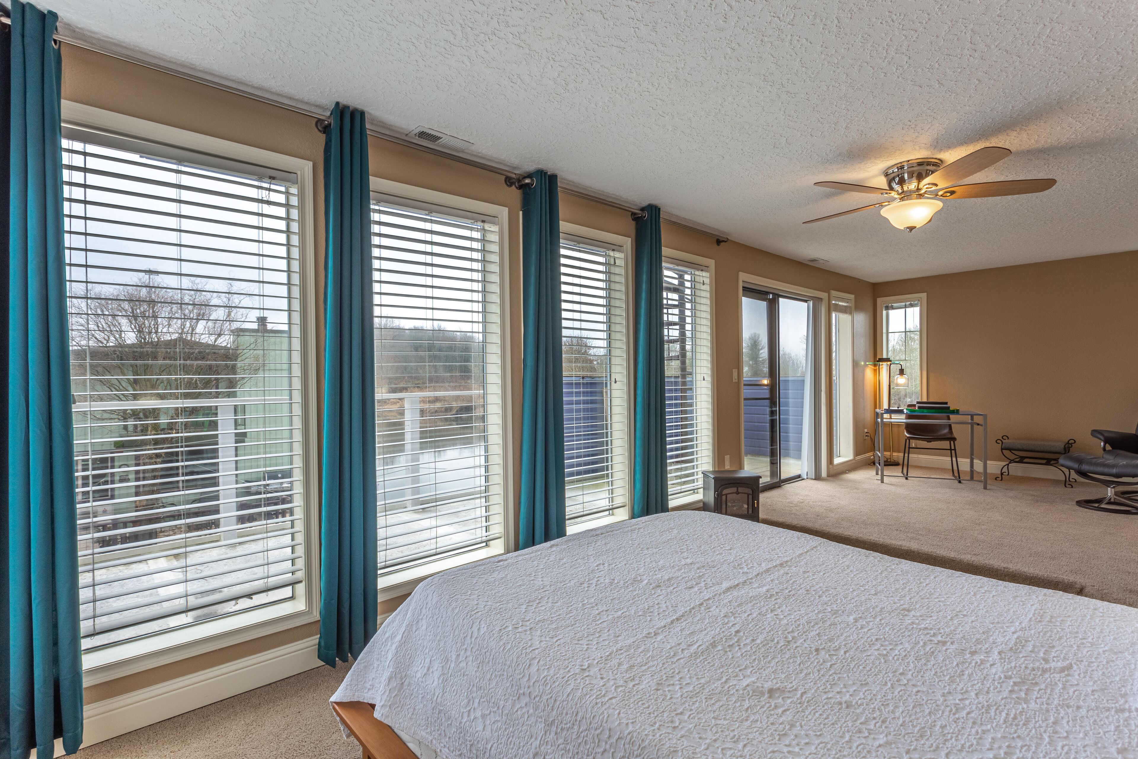 3 quartos, escrivaninha, Wi-Fi de cortesia, roupa de cama