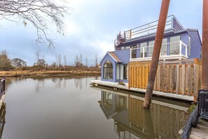 المنشأة من الخارج