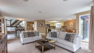 Smart TV, reproductor de DVD, libros y videoteca